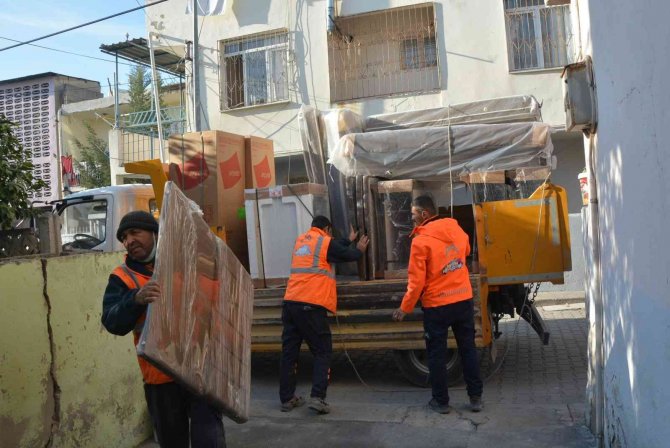 Tarsus’ta Evi Yanan 3 Aileye Eşya Desteği