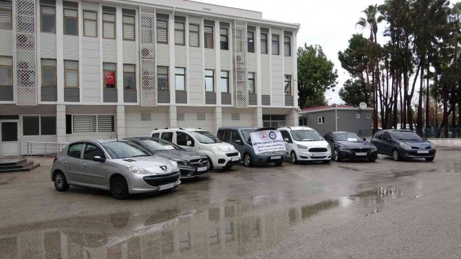 Çalıntı Ve Hacizli Lüks Araçları ’Çenç’ Yapıp Satmaya Çalıştılar