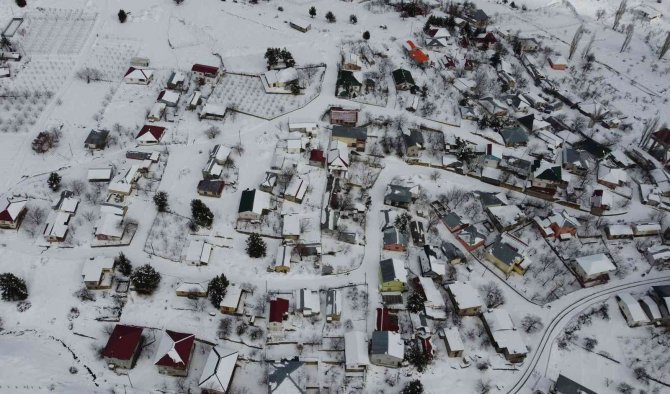 Toroslar Beyaza Büründü, Gezmeye Gelenler Karın Keyfini Çıkardı