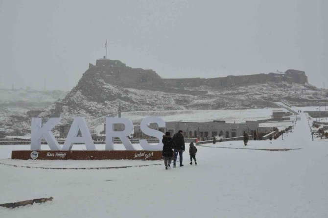 Meteoroloji Uyarmıştı, Kars’ta Kar Yağışı Başladı