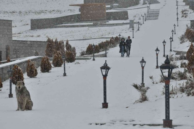 Meteoroloji Uyarmıştı, Kars’ta Kar Yağışı Başladı