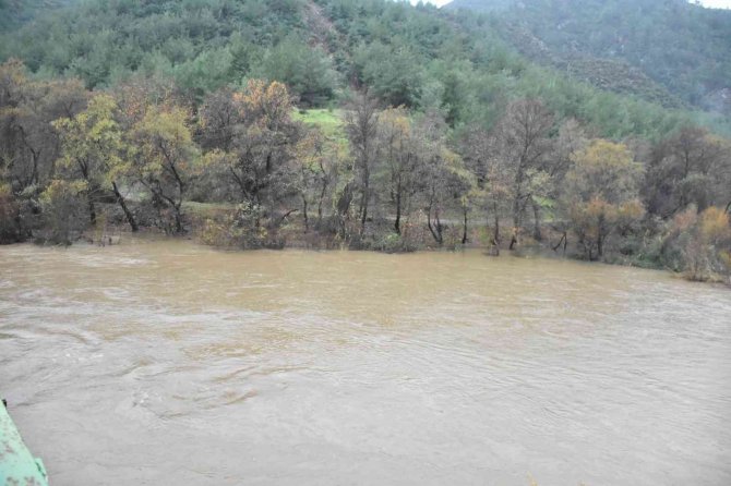 Köyceğiz Gölü Taştı, Kordon’u Su Bastı