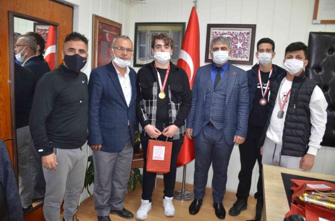 Nazilli İ̇lçe Milli Eğitim Müdürü Şimşek, Güreşçi Öğrencileri Ağırladı