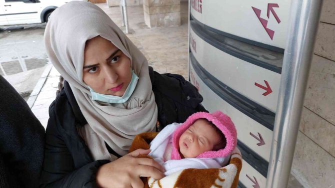 17 Günlük Bebek Ortada Kaldı