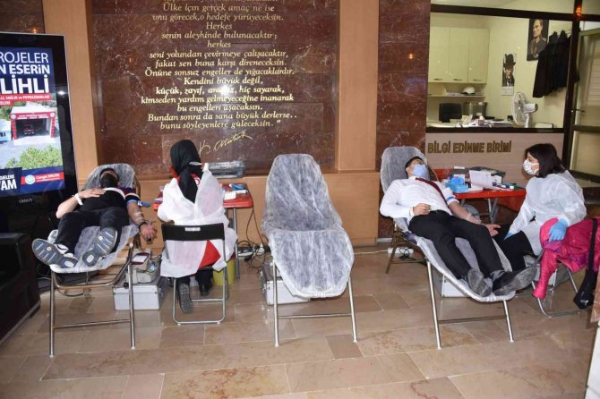 Salihli’den Kızılay’a Kan Desteği