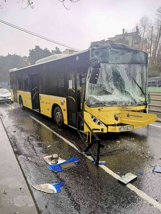 Sarıyer’de İ̇ett Otobüsleri Çarpıştı: 4 Yaralı