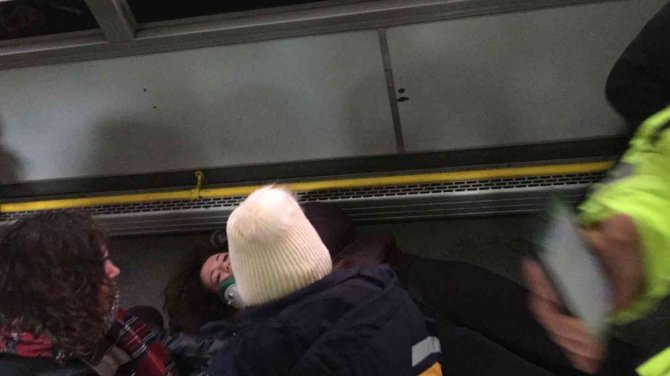Sarıyer’de İ̇ett Otobüsleri Çarpıştı: 3 Yolcu Yaralandı