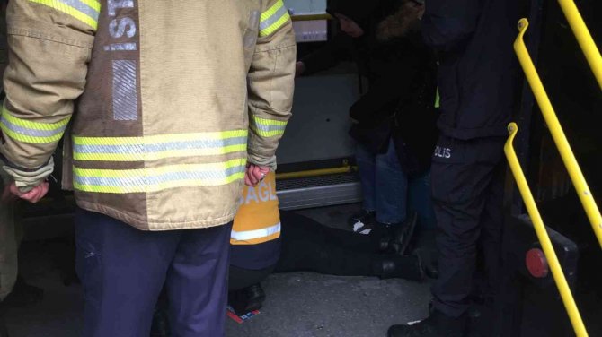 Sarıyer’de İ̇ett Otobüsleri Çarpıştı: 3 Yolcu Yaralandı