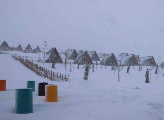 Yıldız Dağı’nda Kar Kalınlığı 65 Santimetreye Ulaştı