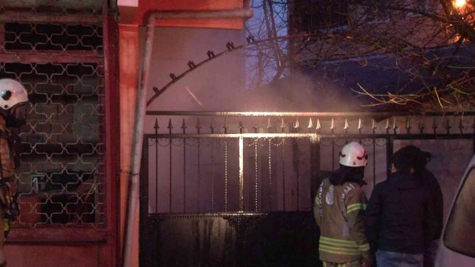 Sultanbeyli’de Elektrikli Battaniyeden Çıkan Yangın Paniğe Neden Oldu
