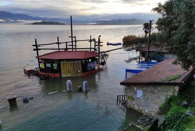 Dünyaca Ünlü Kaplıca Sular Atında Kaldı