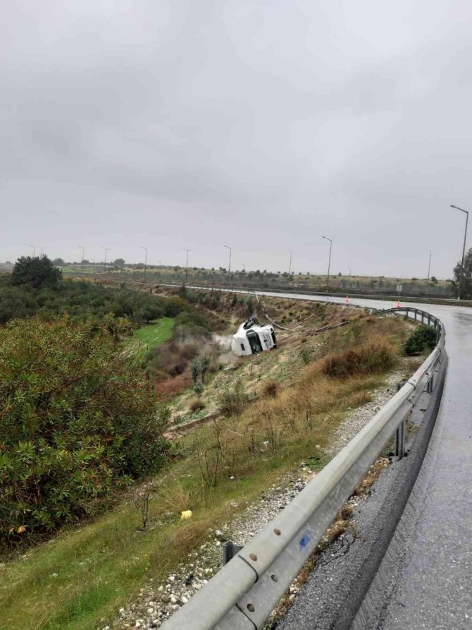 Lpg Yüklü Tanker Şarampole Uçtu