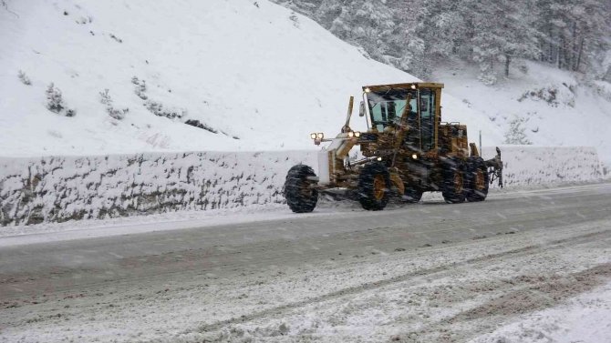 Tokat’ta Kar Yağışı Yüksek Kesimlerde Etkili Oldu