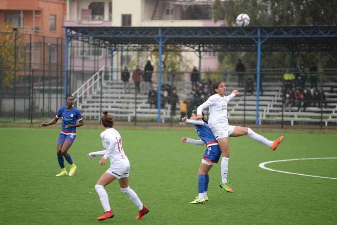 Turkcell Kadın Futbol Süper Ligi: Adana İ̇dman Yurdu: 2 - Galatasaray: 0