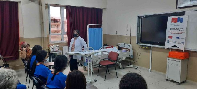 Sarıgöl’ün Beyaz Melekleri Almanya’da ’Yaşlı Bakımı’ Staj Çalışması Yapacak