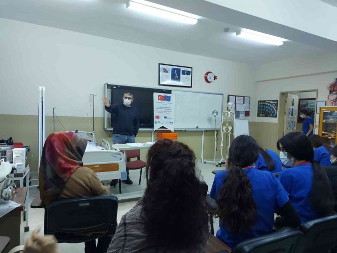 Sarıgöl’ün Beyaz Melekleri Almanya’da ’Yaşlı Bakımı’ Staj Çalışması Yapacak