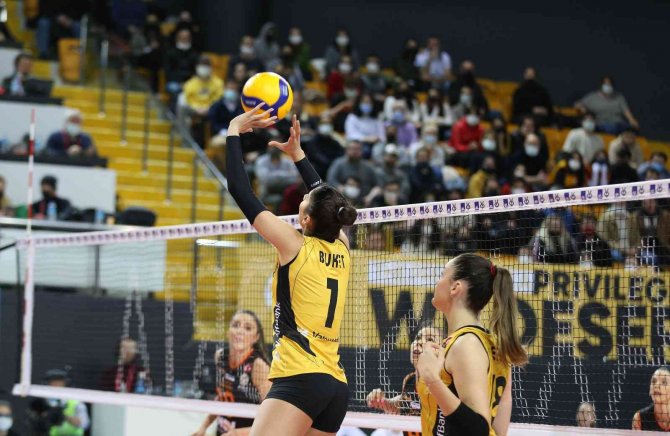 Vakıfbank, Axa Sigorta Kupa Voley’de Yarı Finalde