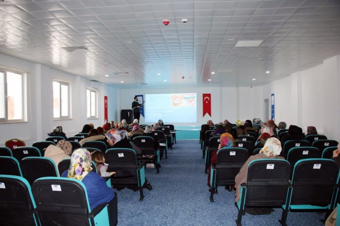 Edremit Belediyesinden Kursiyerlere Ağız Ve Diş Sağlığı Eğitimi