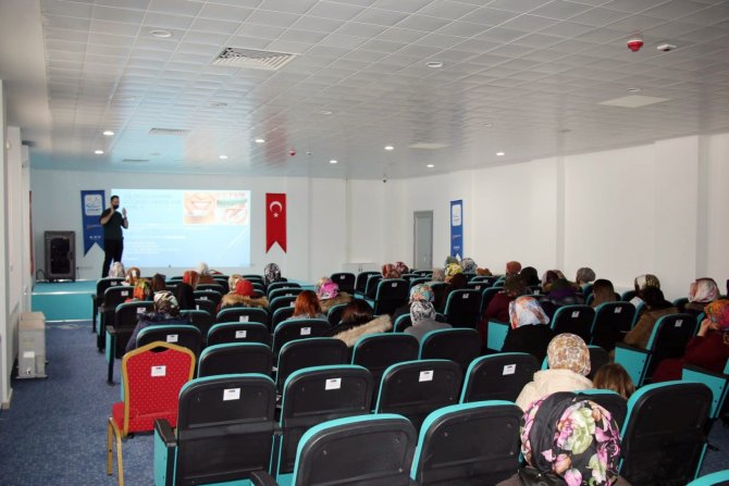 Edremit Belediyesinden Kursiyerlere Ağız Ve Diş Sağlığı Eğitimi