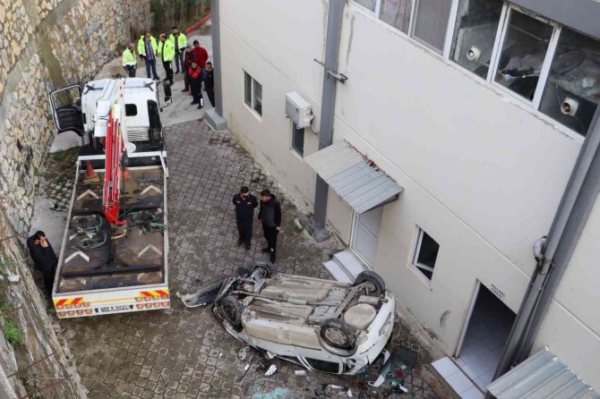 Et İşleme Tesisinin Bahçesine Uçtu