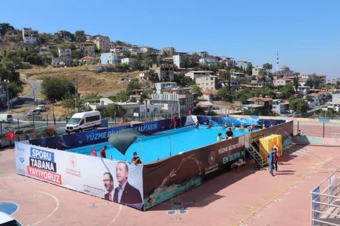 Karabağlar’da Yapımı Tamamlanan Spor Tesisleri Açıldı