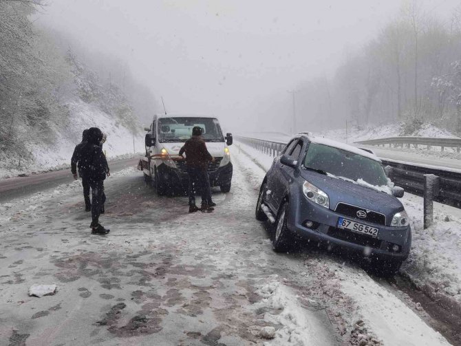Zonguldak- Ereğli Yolunda Yoğun Kar Yağışı Etkili Oldu
