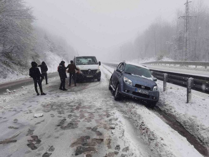 Zonguldak- Ereğli Yolunda Yoğun Kar Yağışı Etkili Oldu