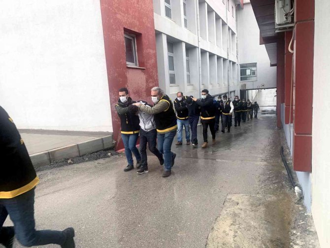 Adana’da 9 Hırsız Şüphelisi Adliyeye Sevk Edildi