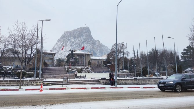 Afyonkarahisar Beyaz Örtüyle Kaplandı