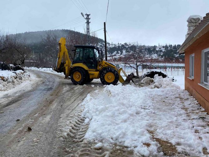 Yaz Turizminin Merkezi Kaş’ın Yüksek Kesimleri Beyaza Büründü