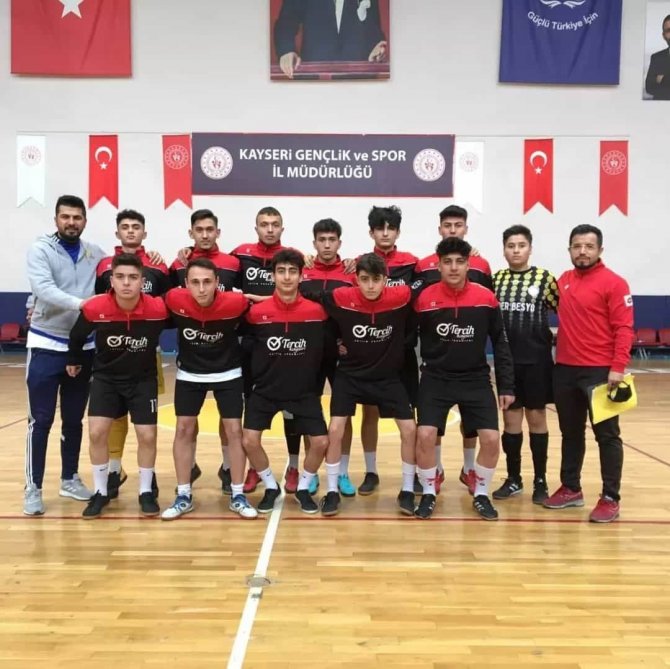 Erkekler Futsal Turnuvası’nda Arif Molu Mtal Şampiyon Oldu