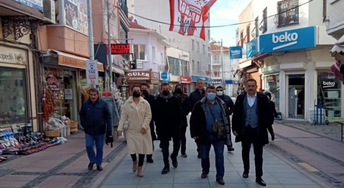 Ayvalık Mhp Halkın Ve Esnafın Yanında