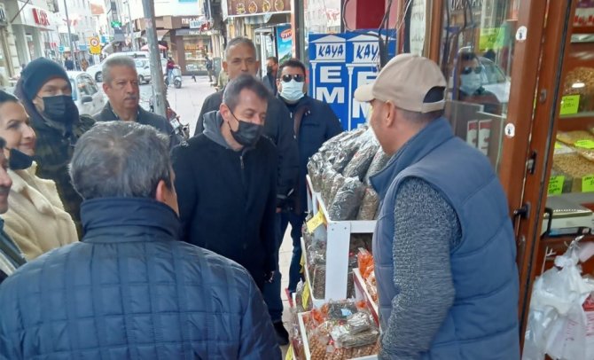 Ayvalık Mhp Halkın Ve Esnafın Yanında