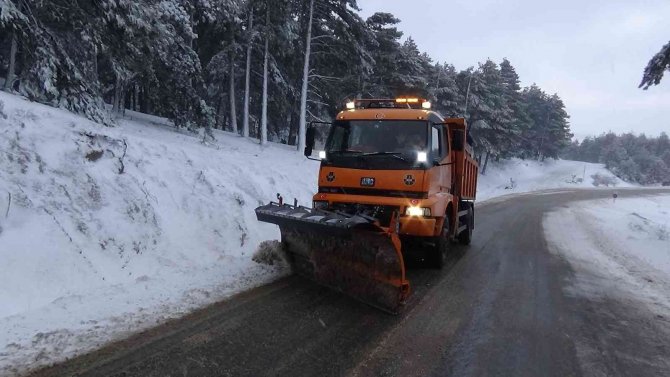 Balıkesir’in Yükseklerinde Kar Yağışı Devam Ediyor