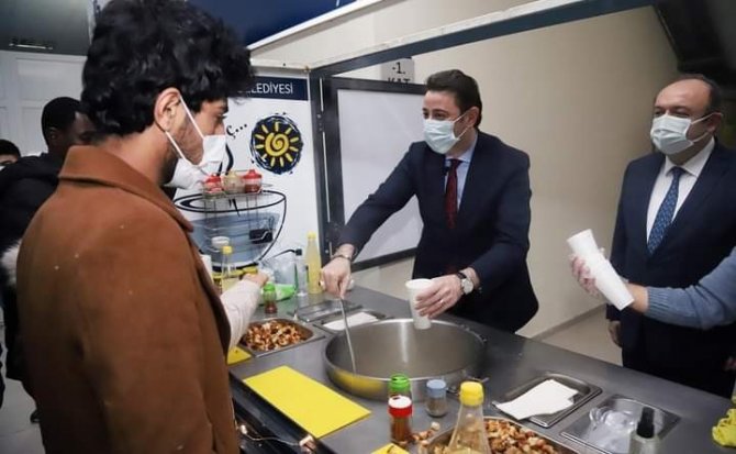 Bandırma Belediyesinden Üniversite Öğrencilerine Sıcak Çorbaya Devam