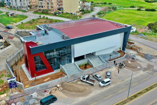 Başkan Atabay Amfi Tiyatro Ve Gençlik Merkezi’ndeki Çalışmaları Denetledi