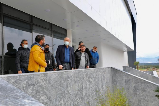 Başkan Atabay Amfi Tiyatro Ve Gençlik Merkezi’ndeki Çalışmaları Denetledi