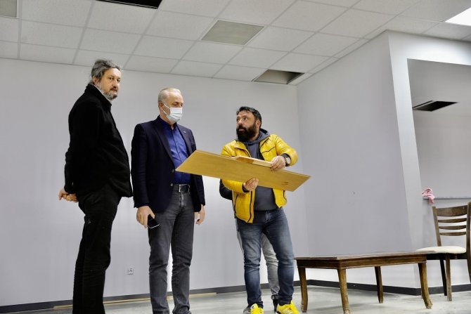 Başkan Atabay Amfi Tiyatro Ve Gençlik Merkezi’ndeki Çalışmaları Denetledi