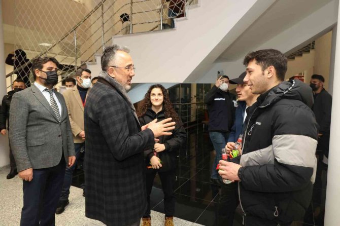 Başkan Savran: "Öğrencilerimizin Yanındayız"