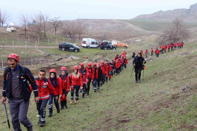 Umke Personellerine Zorlu Şartlarda Eğitim