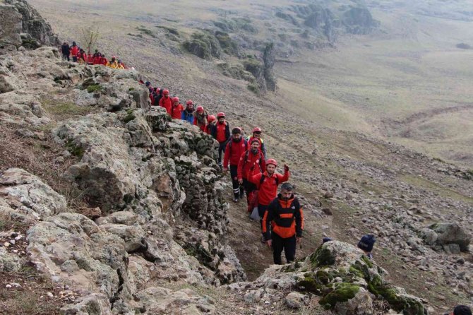 Umke Personellerine Zorlu Şartlarda Eğitim