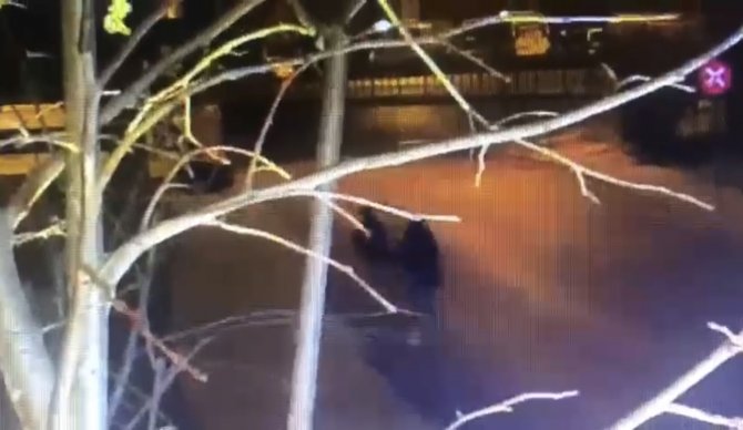 Beyoğlu’nda Genç Kadına Kapkaç Kamerada: Peşinden Koştu Ama Yakalayamadı