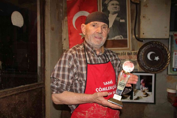 Cumhurbaşkanının Elinden ’Yaşayan İ̇nsan Hazineleri’ Ödülünü Alan Salim Usta O Anları Anlattı