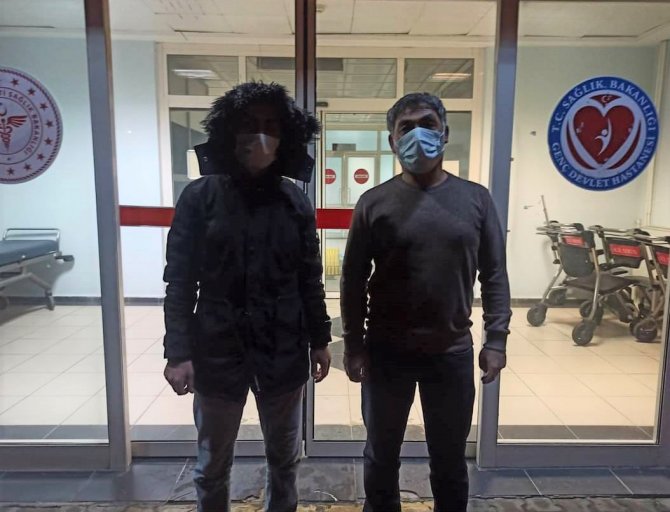 Bingöl’de Köpek Sürüsü, Evine Giden Adama Saldırdı