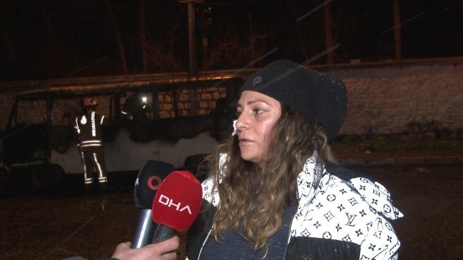 Kağıthane’de Bir Kadının Köfte Sattığı Minibüs Yandı