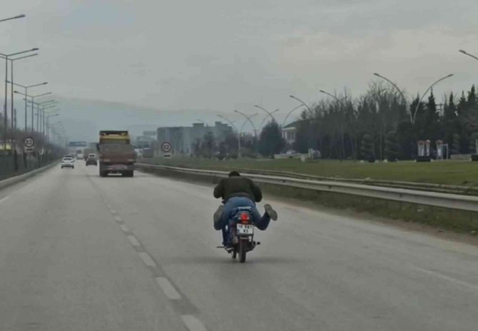 Motosikletle Tehlikeli Yolculuk Kamerada