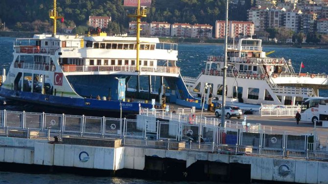 Bozcaada Ve Gökçeada’ya Fırtına Nedeniyle 3 Gündür Sefer Yapılamıyor