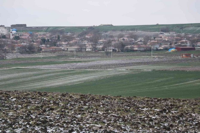Edirneli Çiftçilerin Yüzü Yağan Karla Güldü