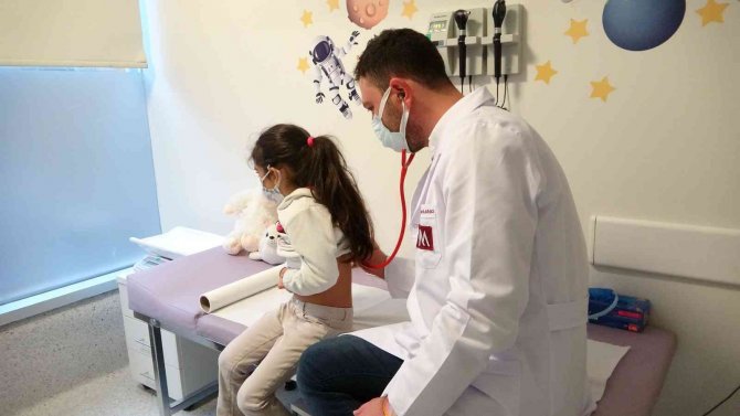 Doktor, Ebeveynleri Uyardı: "Her İnfluenza Domuz Gribi Değil"