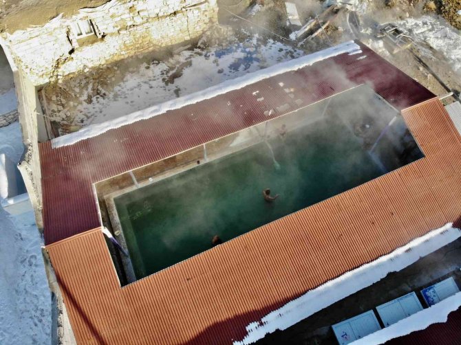 Dondurucu Soğuklarda Şifa Arayanların Uğrak Mekanı: ‘Diyadin Kaplıcaları’